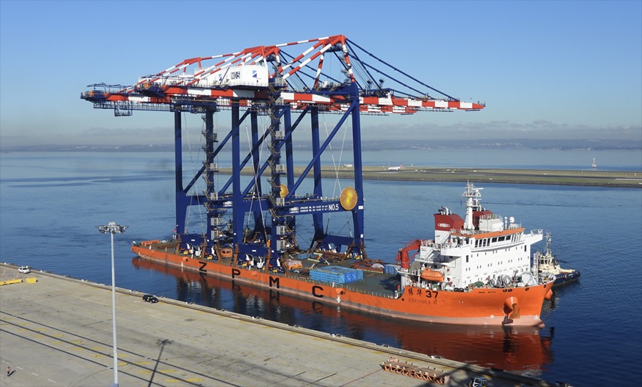 THE GIANTS HAVE ARRIVED AT HUTCHISON PORTS SYDNEY THE GIANTS HAVE ARRIVED AT HUTCHISON PORTS SYDNEY