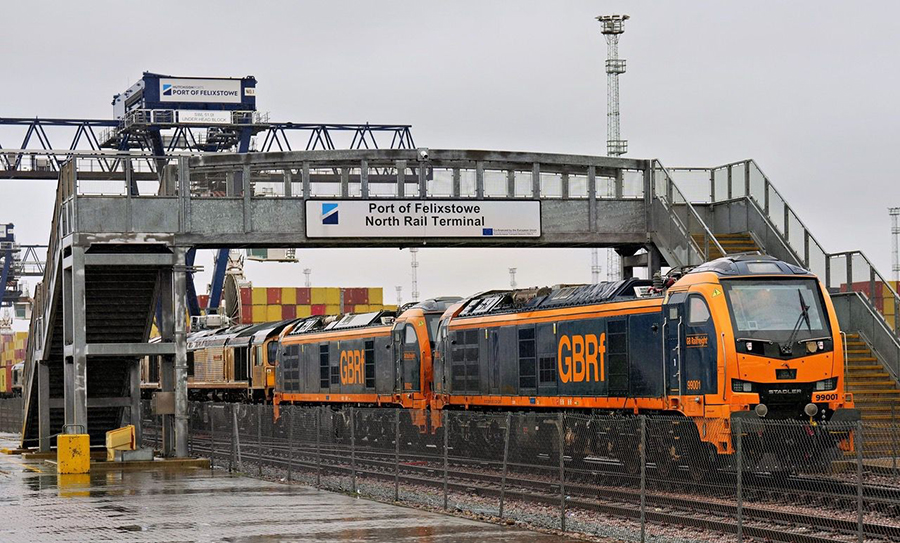 UK'S FIRST HYBRID LOCOMOTIVES ARRIVE AT FELIXSTOWE UK'S FIRST HYBRID LOCOMOTIVES ARRIVE AT FELIXSTOWE